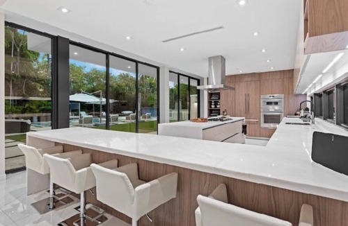 Country Club Section House | NEW 5BR Ultra Luxury Home in Coral Gables—Golf, Outdoor bar, & Pool!