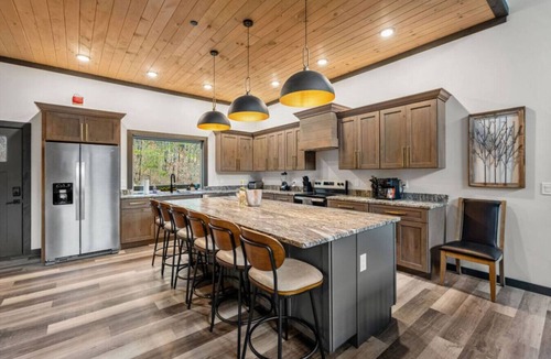 Gatlinburg - Pigeon Forge Cabin | New! 7BR Pool Cabin w/Theater*Game Room*Hot Tub*