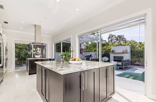 Southside House | New! Beach Villa - Downtown - 6 Beds