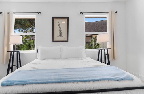 Jupiter Farms Bed & Breakfast | New Beautiful Country Retreat with Luxury Finishes