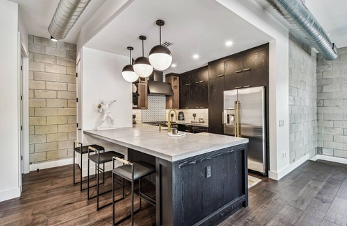 Hyde Park House | NEW! Breathtaking Home In Hyde Park w/Pvt Balcony