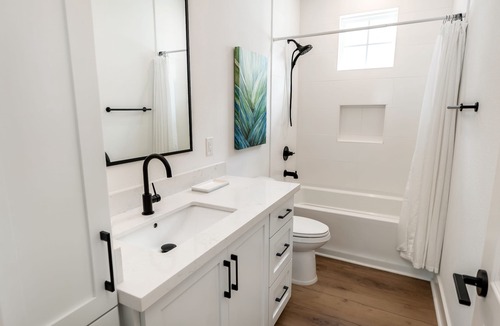 East Hill House | New build in 2020 - 4/2.5 Home - Close to downtown & beaches