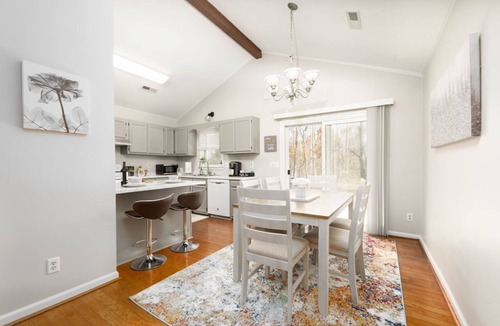 Woodland Hills House | New Cozy home Triad's GEM