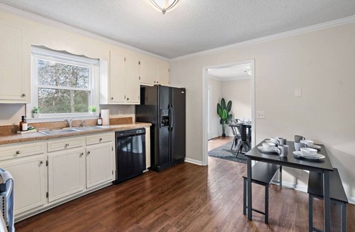 Murfreesboro House | New Cozy/Near MTSU/Getaway ~ Sleeps 8+