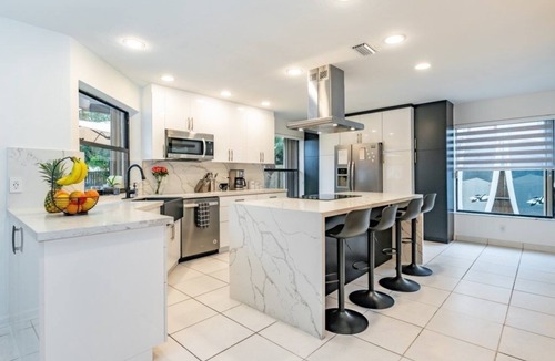Croissant Park House | NEW! Fox Island Heated Spa- Downtown & Beach