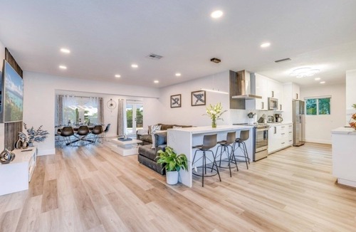 Croissant Park House | NEW! Fox Private Resort- Near Downtown & Beach