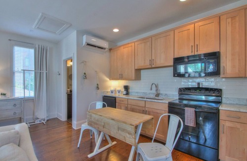 Franklin Apartment | New! Franklin Studio - walk to the square