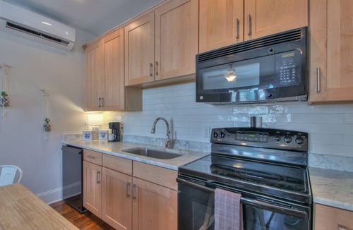 Franklin Apartment | New! Franklin Studio - walk to the square