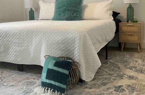 Little Havana Apartment | NEW Free parking+fast wifi 10 min 2 beach King bed