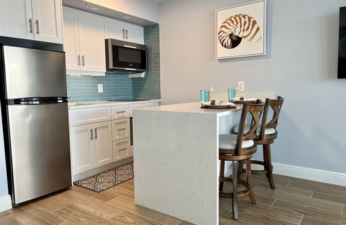 Marco Island Condo | 🐬 NEW! Fully Remodeled Exquisite Beachfront Apollo Condo 9th Floor ocean view