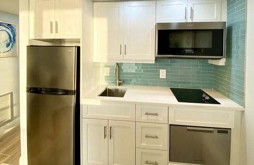 Marco Island Condo | 🐬 NEW! Fully Remodeled Exquisite Beachfront Apollo Condo 9th Floor ocean view