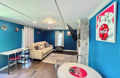 Rossville House | *New* Laid Back on Lee Ave | Cozy 2BR Retreat