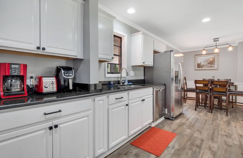 Tallahassee House | NEW! Last minute booking discount—close to Tallahassee Memorial Hospital
