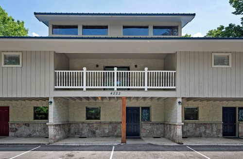 Caton House | NEW LISTING! Affordable 3 bed/3 bath, close to Dollywood and many attractions!