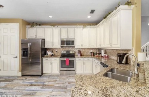 Biggar House | NEW LISTING! Amazing 3BR 2.5 Bath Luxury Townhome in a Paseo Quad with a Pool