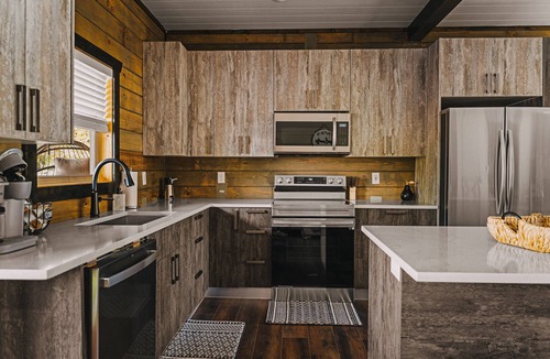 Sevierville Cabin | New Listing! Central To Attractions, Indoor Pool!