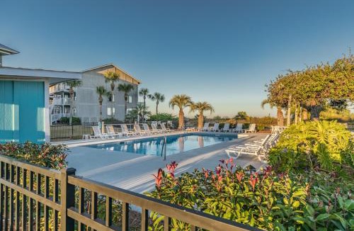 Oceanmarsh Subdivision House | New Listing - First floor condo on Harbor Island