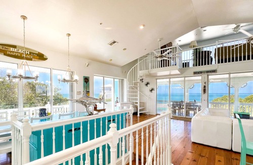 Jose's Hideaway House | NEW LISTING! OCEAN PARADISE! WOW! BEACHFRONT 4 bdrm, HEATED POOL, BAR, 2 CARTS