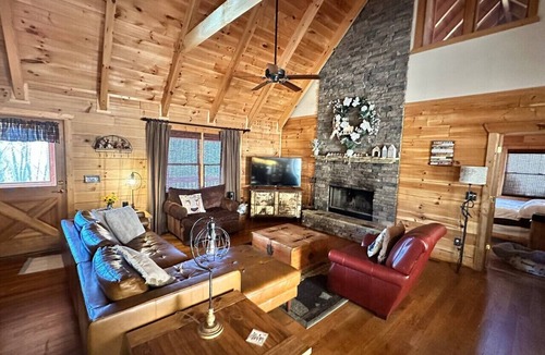 Dahlonega Cabin | New listing! Poppy’s Great Escape