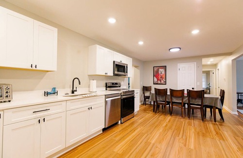 Athens House | NEW LISTING Remodeled 4BR/3BA house close to Sanford and Foley with game room