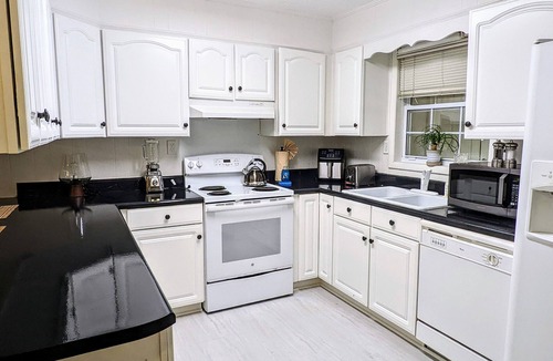 Hollywood Beach House | New Listing! Stunning 4 br steps from the sand - game room - fire pit