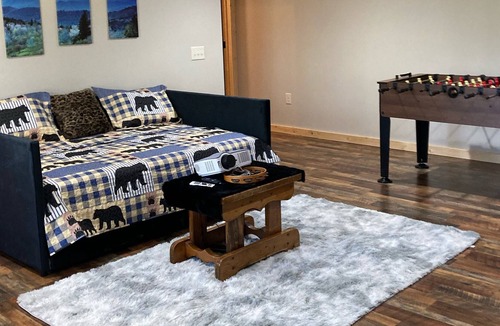 Natures Courtyard Cabin | NEW log cabin on paved road with stream, NO pet fees!