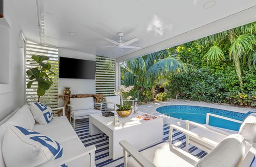 Southside House | New! Luxurious Villa with Pool in West Palm Beach. 5 min from the Beach!