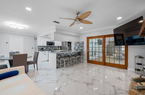 Greater Northdale House | New Luxury House Pool. Just 14 Minutes From the Airport