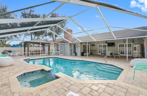 Greater Northdale House | New Luxury House Pool. Just 14 Minutes From the Airport