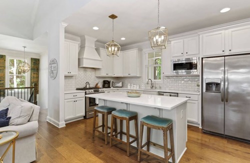 Eatonton House | New Luxury Lakefront Home! Hot tub, Boat and Swim Dock