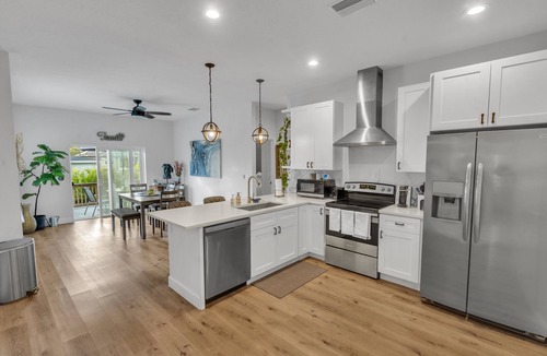Meadowlawn House | NEW Luxury pool home w/hot tub, KING bed, close to beach, firepit