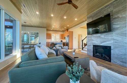 Sevierville House | New! Modern Home - Panoramic Views of the Smokies!