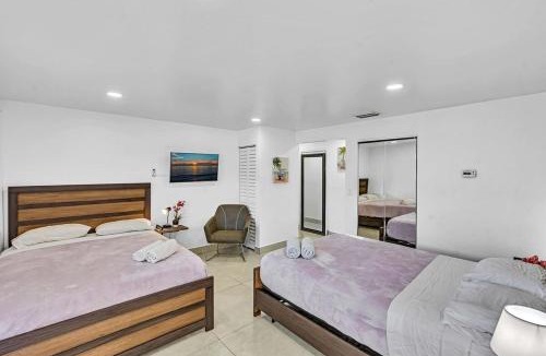 Royal Poinciana House | New & Modern W 2 Beds Mins To Beach & Casino #21b