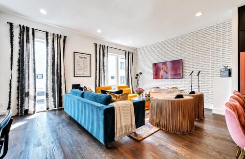 Katie Hill Neighborhood House | NEW Nash Eras - Rooftop Decks with Hot Tub - 15 Beds