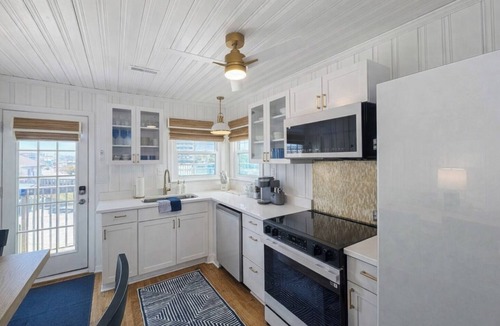 Carolina Beach Cottage | ~NEW~ Oceanfront Vintage‑Modern Cottage Beachfront Steps to Boardwalk Fun