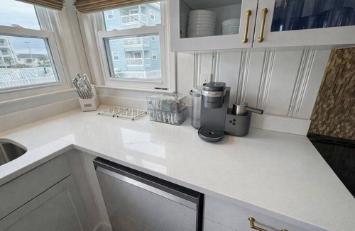Carolina Beach Cottage | ~NEW~ Oceanfront Vintage‑Modern Cottage Beachfront Steps to Boardwalk Fun