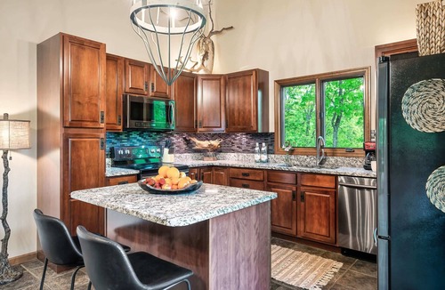 Cosby Cabin | NEW Pool! 34 Acres Hiker’s Paradise