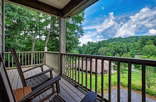 Glenville House | New Rental with Lake Glenville View! Prairie Springs B
