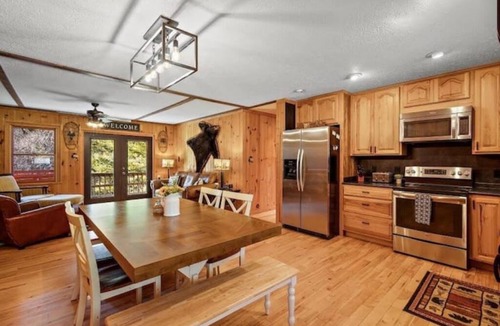 Newland Cabin | New! Secluded Cabin Fire Pit Sleeps 12 Game Room
