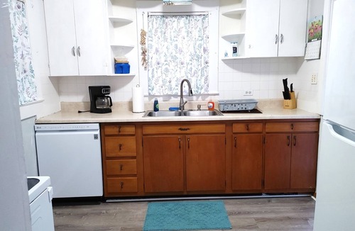 New Smyrna Beach House | New Smyrna Beach Cozy Pool Home, Beach, Shopping & Restaurants