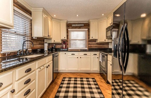 Inman Cabin | New! The Lake House - Cabin with Hot Tub