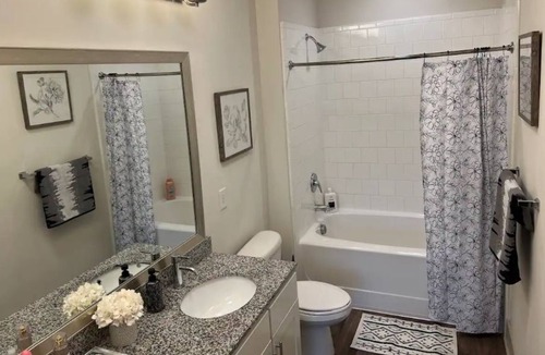 Dixie - Berryhill Apartment | ⭐️New Upscale Haven near Uptown & Airport
