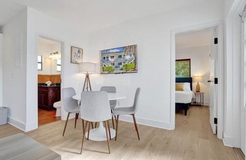 North Beach Apartment | New ! Waves On Walnut # 3