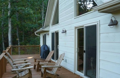 Young Harris Cabin | Newer Cabin with Mountain Views, Near Lakes, Golf