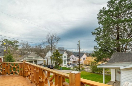 Chattanooga House | Newest Merriam · 05) Downtown/Lookout MT/Aquarium