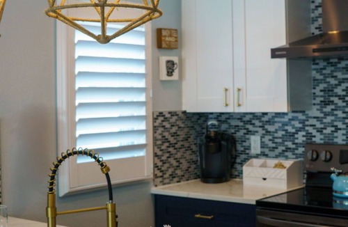Indian Rocks Beach House | Newly Remodeled Modern Coastal Cottage- Walk to White Sand - Couples Retreat!