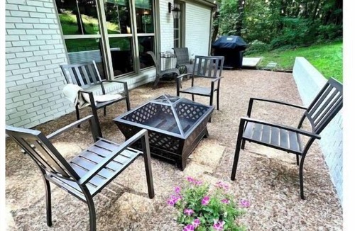 North Florence House | Newly renovated 3 Bed/3 Bath house conveniently located in Florence, AL.