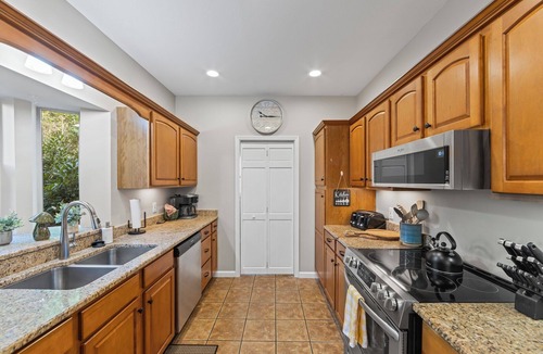 Whittier Condo | Newly Renovated Condo w/Golf Course & Creek View