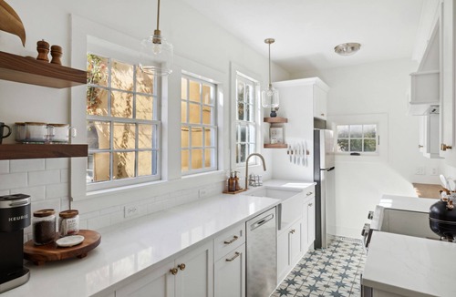 Downtown Charleston Condo | Newly Renovated, Historic 2bd/2ba Downtown Condo w/Parking