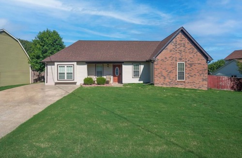 Brighton House | Newly Renovated "Home Away From Home" A spacious, modernized 4-bedroom home.